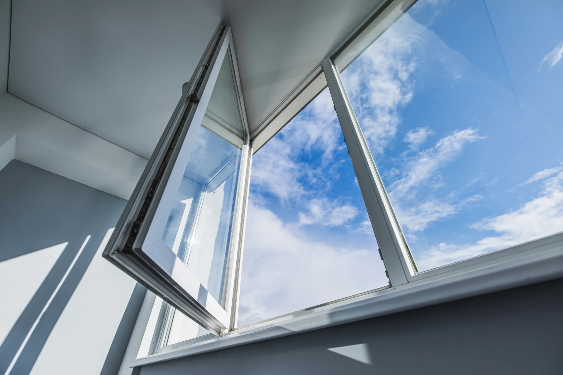 VLX 80 Casement Window in Port St. Lucie, FL | TruePane Windows & Doors - detail 1